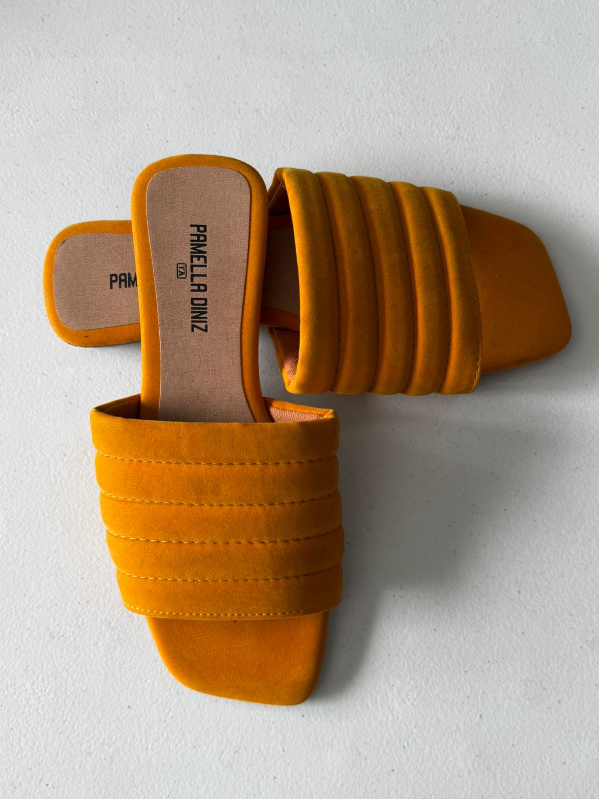 RASTEIRINHA PAMELLA DINIZ AMARELA. TAM 37